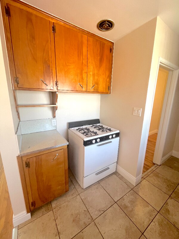 Building Photo - 513 W G St