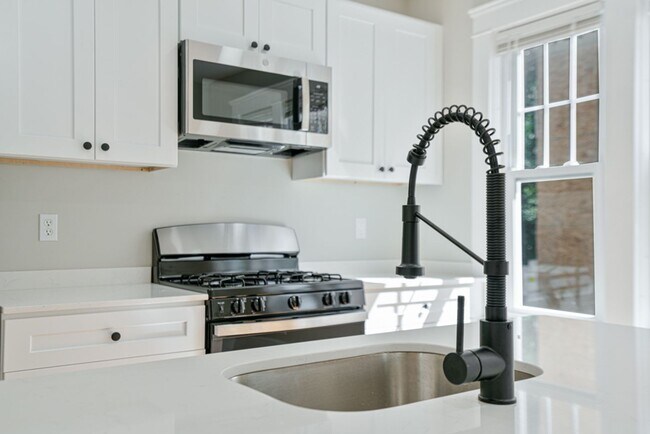 Building Photo - 103-105 Tyndall Ave.