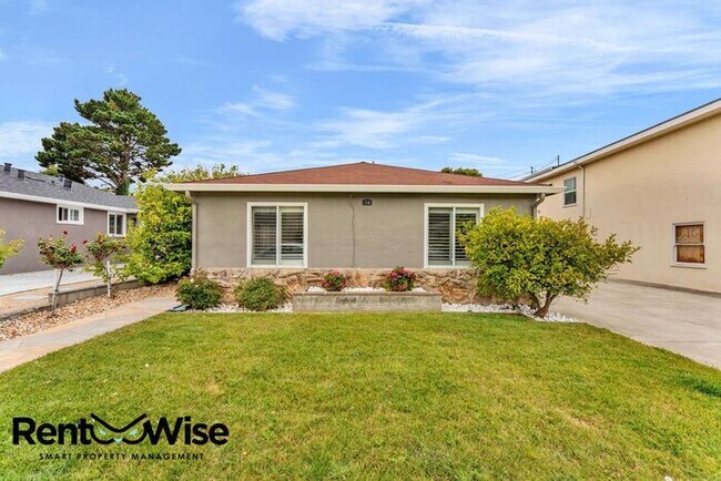 Building Photo - 110 Cuesta Dr