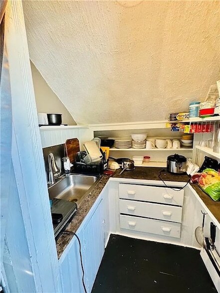 Building Photo - 1071 Main St