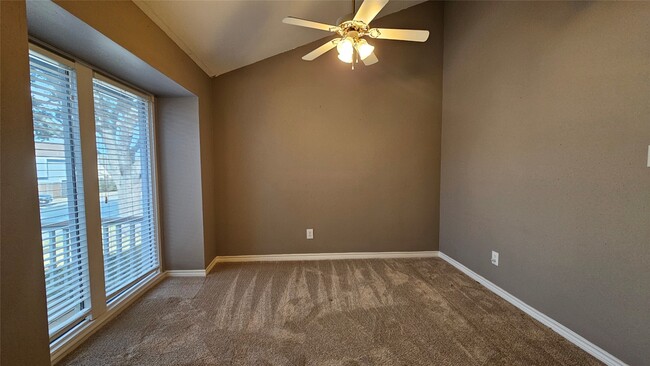 Building Photo - 33 April Point Dr N