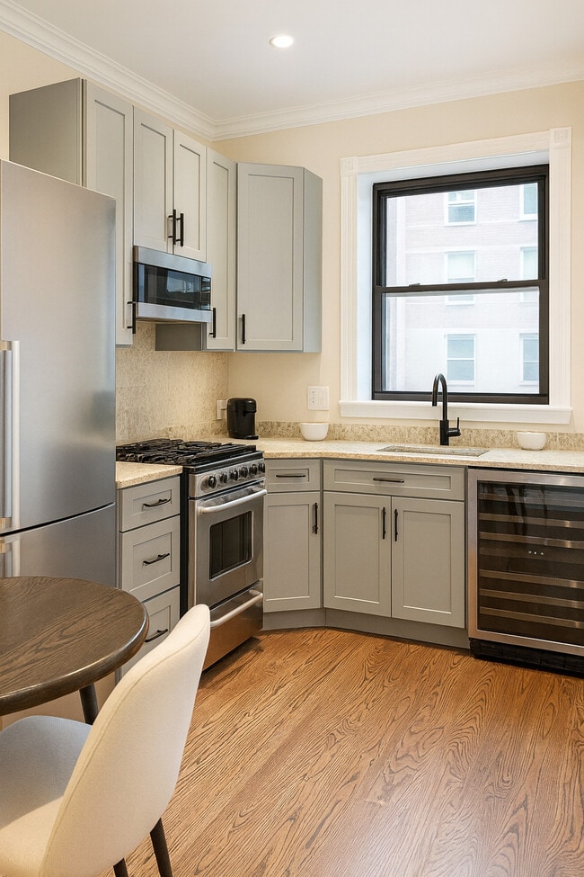 Building Photo - 939 2nd Ave