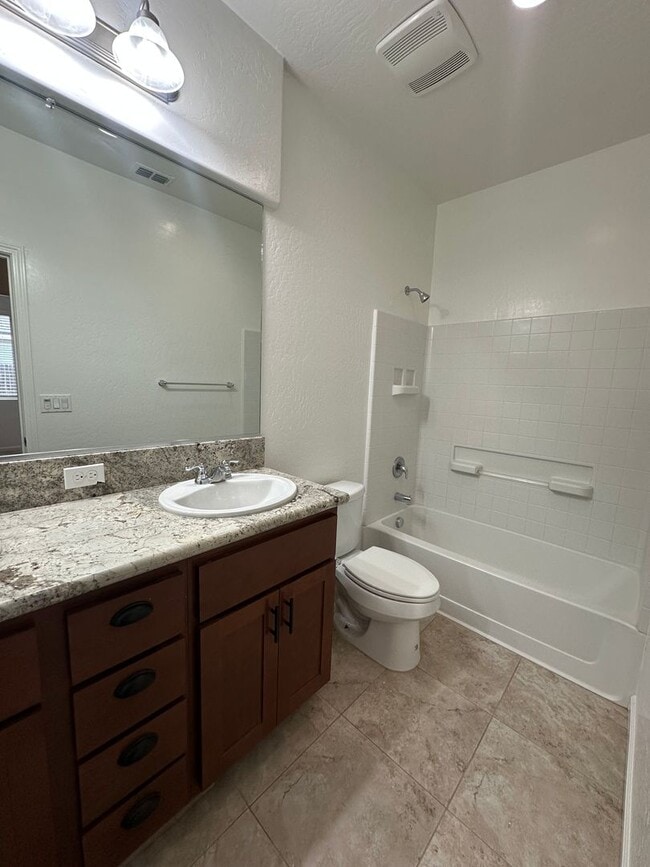 Building Photo - NW Visalia Home Coming Soon!