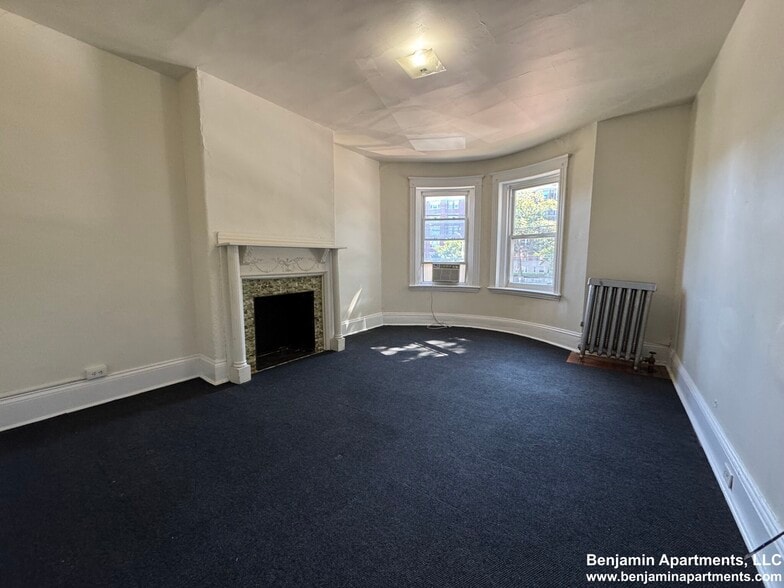 Primary Photo - 1379 Commonwealth Ave