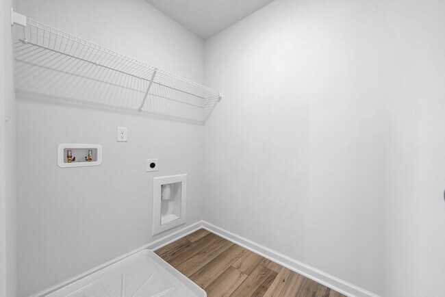 Building Photo - 457 Perthshire Lp