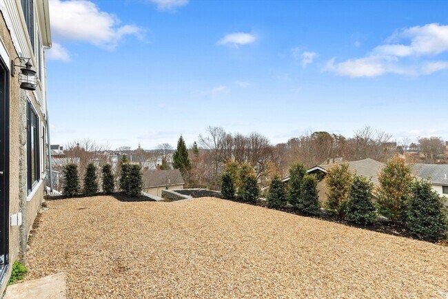 Building Photo - 32 Beacon St