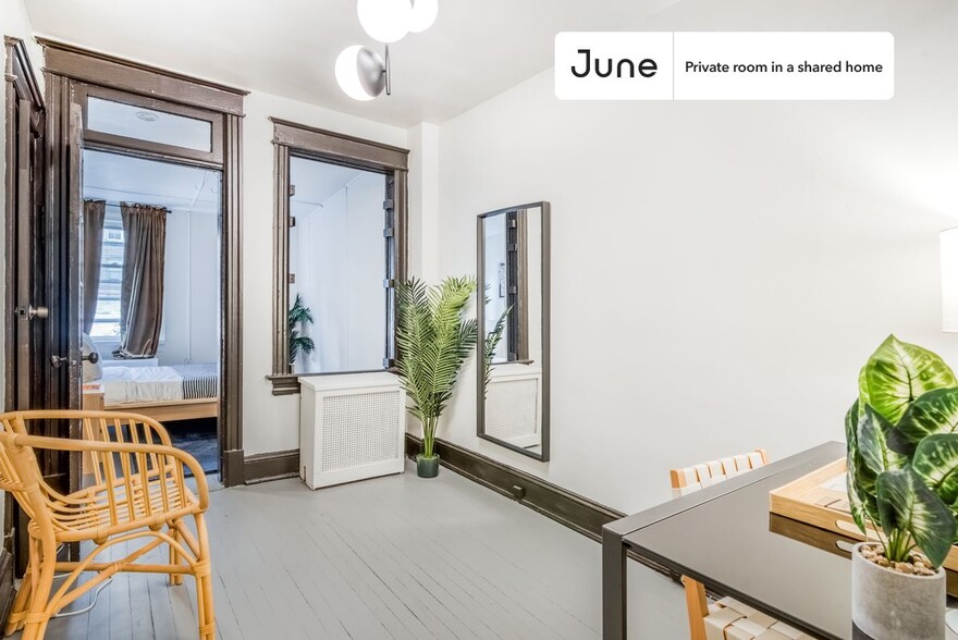 Building Photo - Private bedroom in 5 bed/1 bath Home