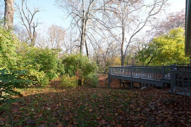 Building Photo - Spacious 3 Bedroom with Finished Basement ...