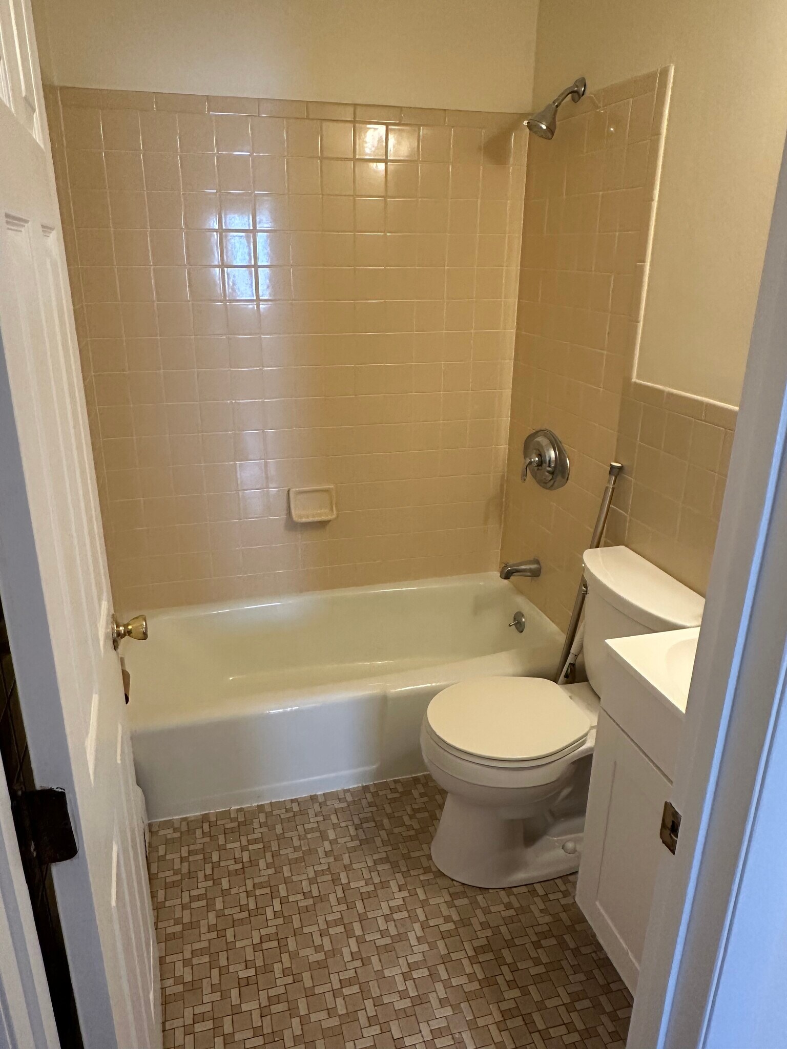 Building Photo - 121 New Britain Ave