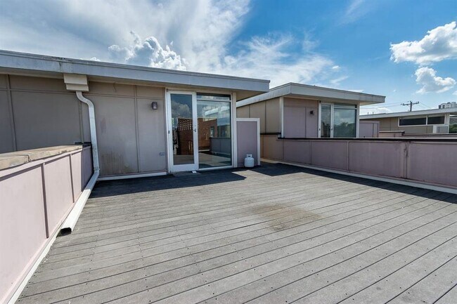 Building Photo - 18 W Georgia Ave