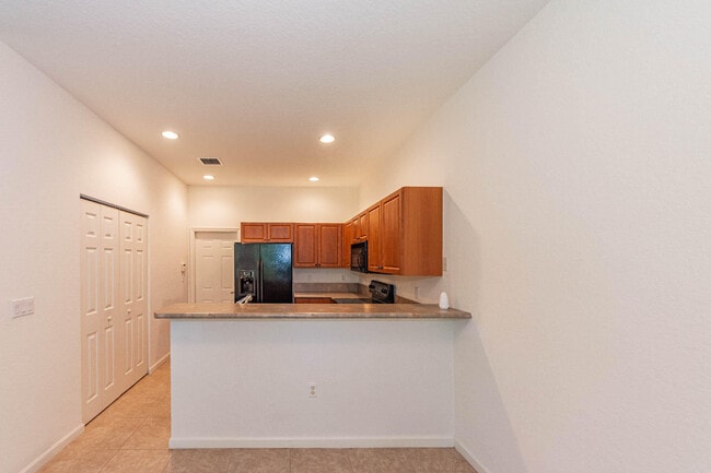 Building Photo - 2563 Stockbridge Square SW