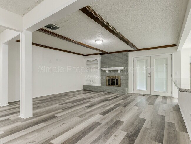 Building Photo - 704 Pepperdine Ave
