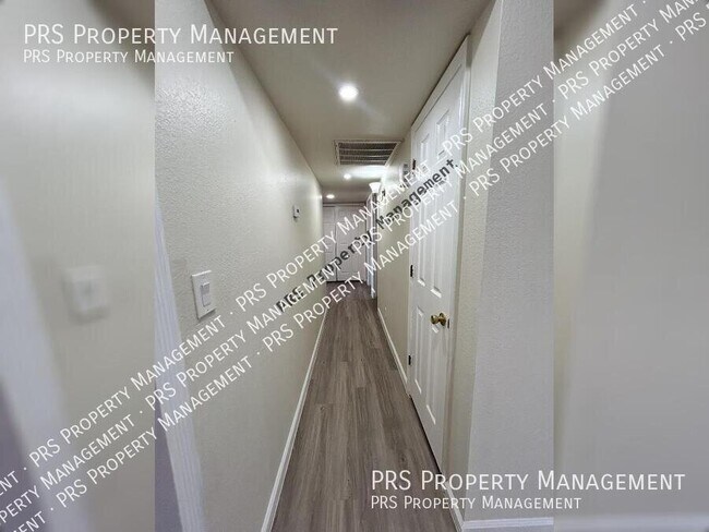 Building Photo - 711 N Oracle Cir