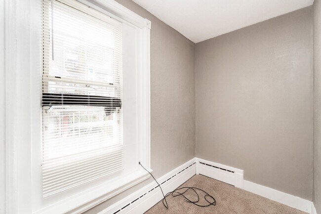 Building Photo - Updated 3BR Home – Walk to Lehigh & Downto...