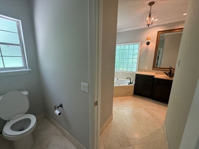 Building Photo - Gorgeous 4 bedroom 4.5 bathroom home in Ki...