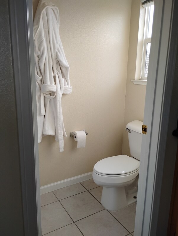 Building Photo - 1122 Mitchell Ln