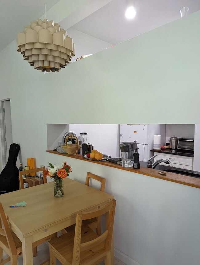 Building Photo - Mid Cambridge 1 bedroom with garage parking for 9/1