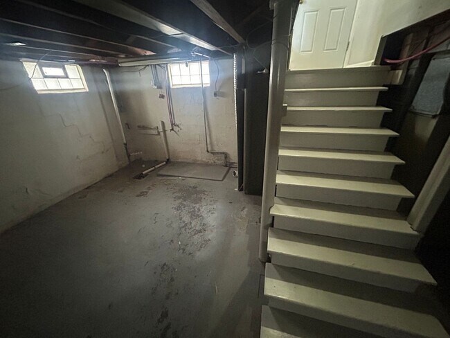 Building Photo - Charming 3-Bedroom Home Near North Toledo