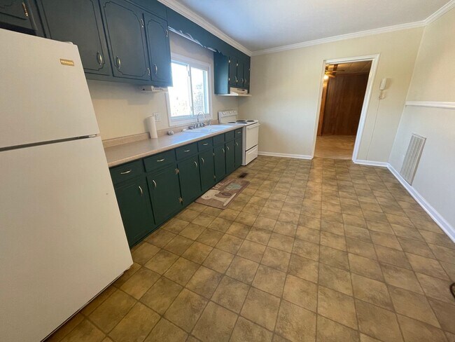 Building Photo - Adorable 2 Bedroom in Eden