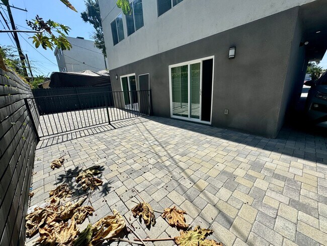 Building Photo - Modern Townhome Community in Prime Mid-City