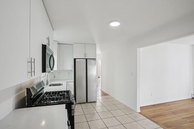 Building Photo - 342 Ogden Ave.