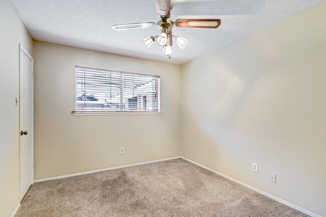 Building Photo - 3706 Haven Pines Dr