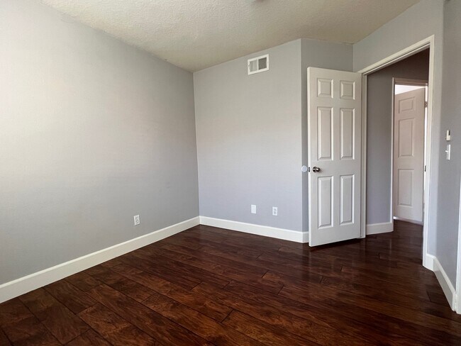 Building Photo - 28556 Rancho-Laguna