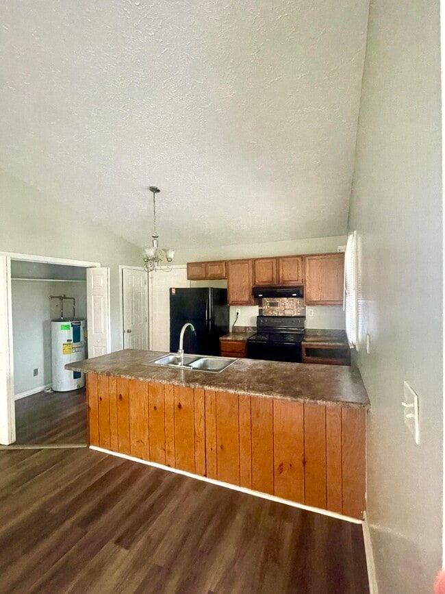 Building Photo - 1000 Tatesbrook Dr