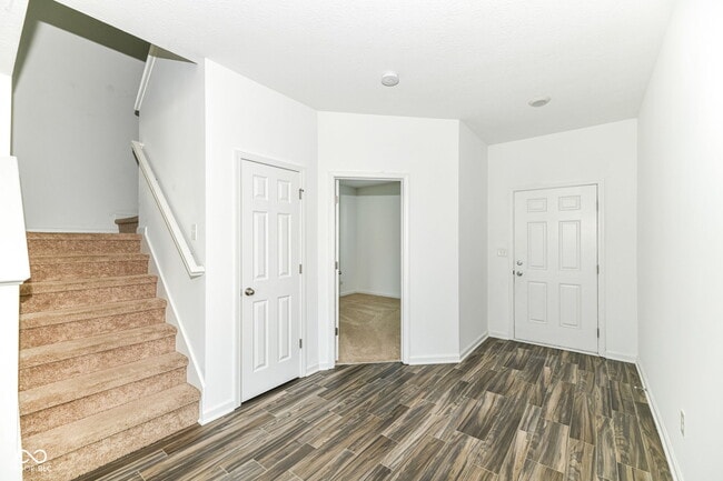 Building Photo - 5375 Maywood Dr