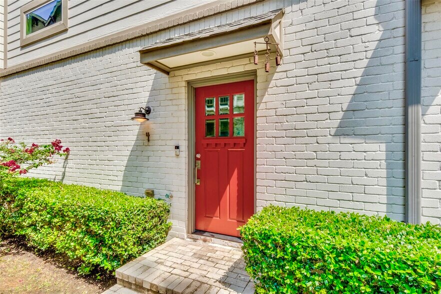 Primary Photo - 5922 Hudson St