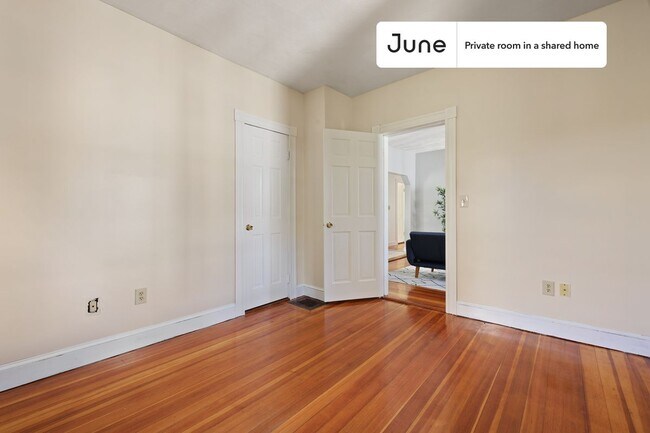 Building Photo - Private bedroom in 4 bed/1 bath Home