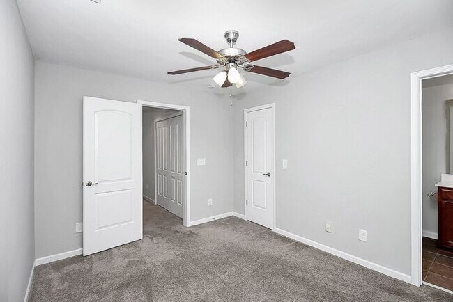 Building Photo - 2BD/2.5BA Townhome w/ ADDITIONAL LOFT in Market Street at Cedar Walk!