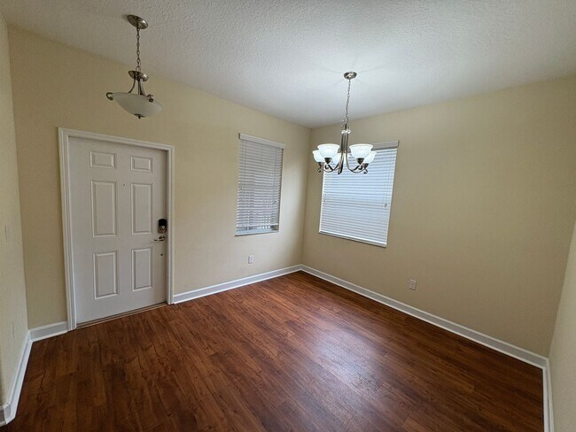 Building Photo - 6 BEDROOM + LOFT, 3 BATH HOME INDEPENDENCE...