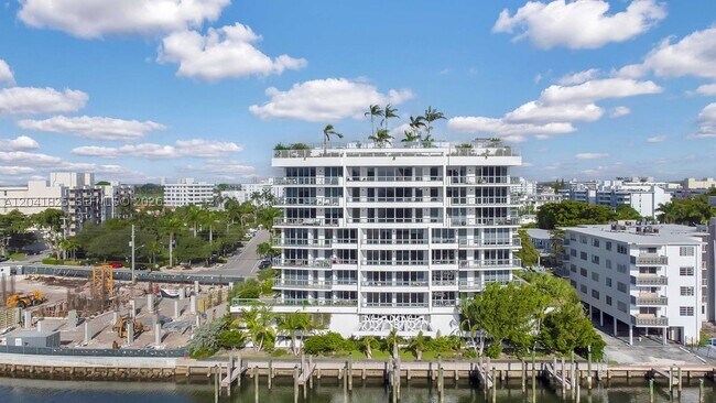 Building Photo - 9261 E Bay Harbor Dr