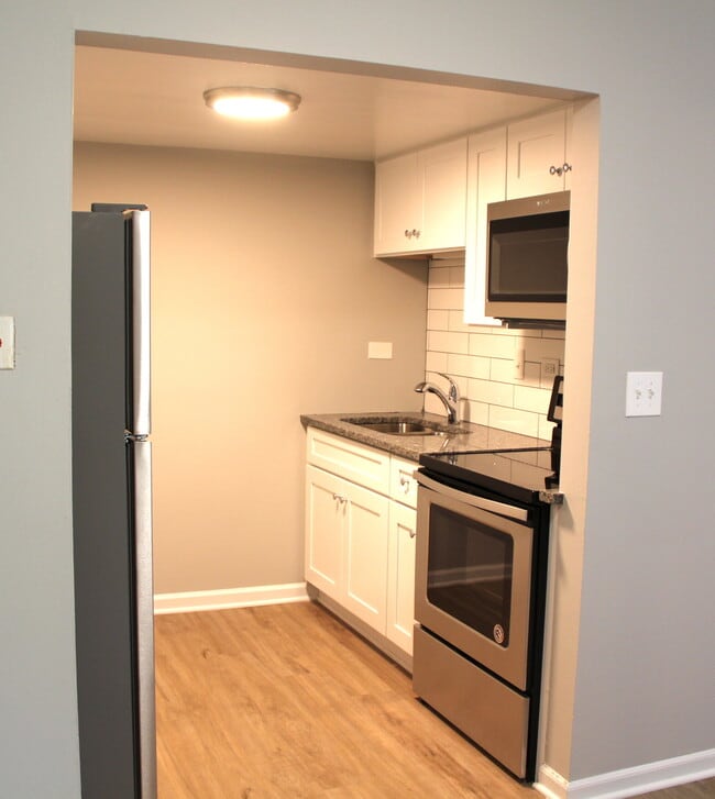 Building Photo - 329 Kimbell Ave