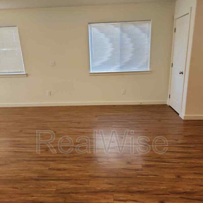 Building Photo - 1214 SW 27th St