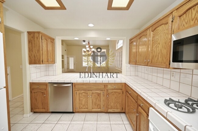 Building Photo - 3750 W Vincent Ln