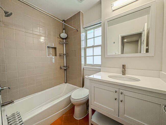 Building Photo - Stunning 4 Bed 3 Bath Tudor-style Brick Townhome In Desired Foxhall