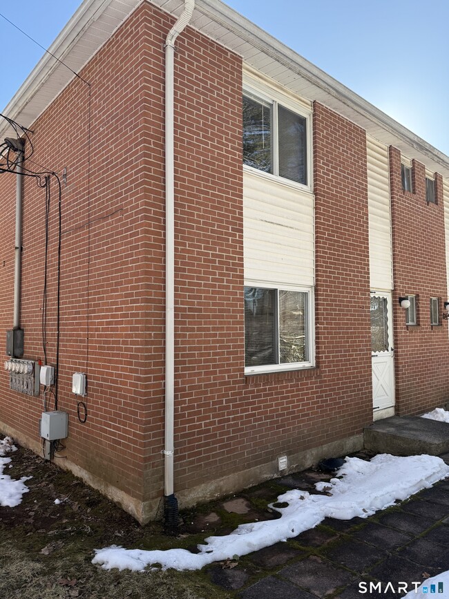 Building Photo - 273 Queen St