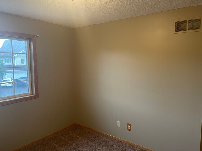 Building Photo - 1708 Pebble Ter