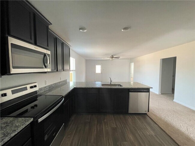 Building Photo - 120 Fairfax Ln