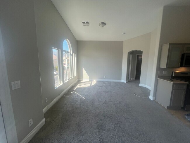 Building Photo - 2 bedroom 2 bath condo Gated community Nor...