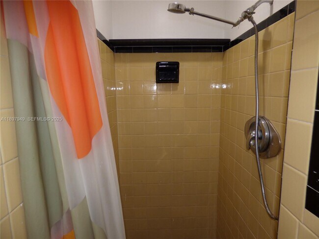 Building Photo - 522 N 19th Ave