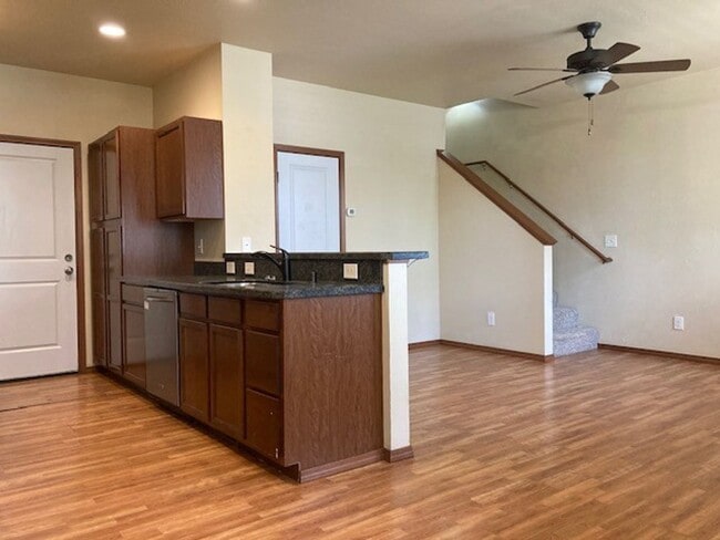 Building Photo - Charming 3 Bedroom 2.5 Bathroom Home