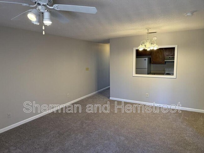 Building Photo - 516 Commons Dr