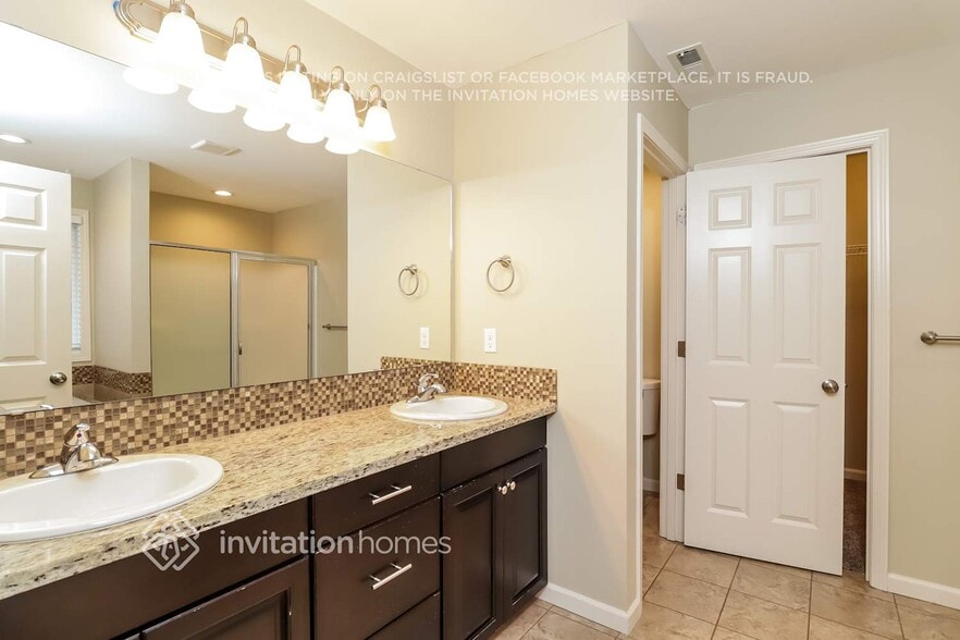 Building Photo - 16424 80th Ave E