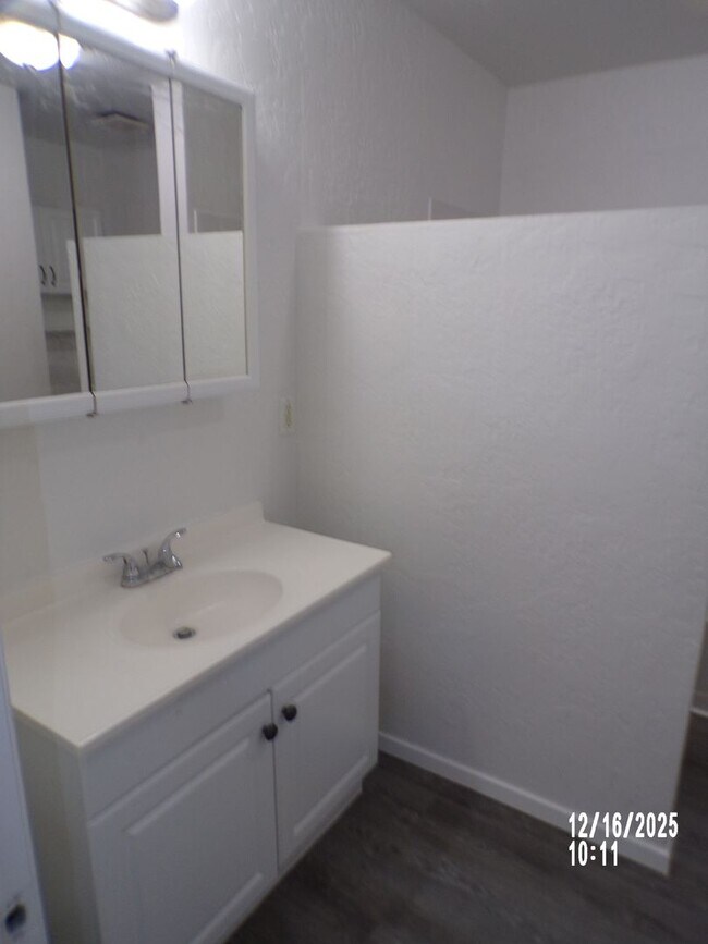 Building Photo - Great home located close to shopping and restaurants