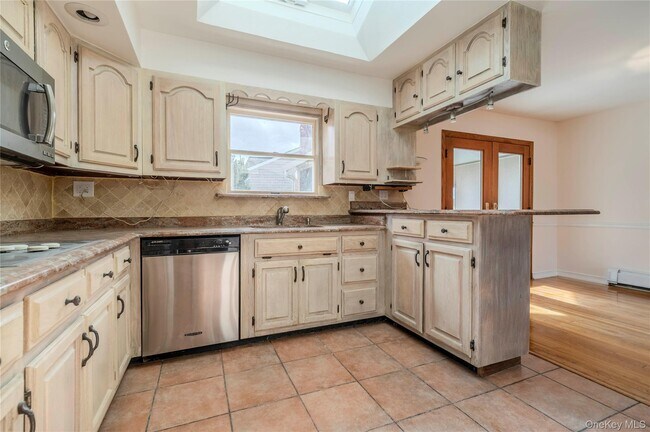 Building Photo - 15 Albany St