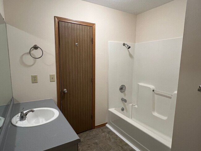 Building Photo - South Springfield Rental