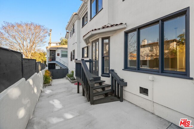 Building Photo - 502 Smithwood Dr